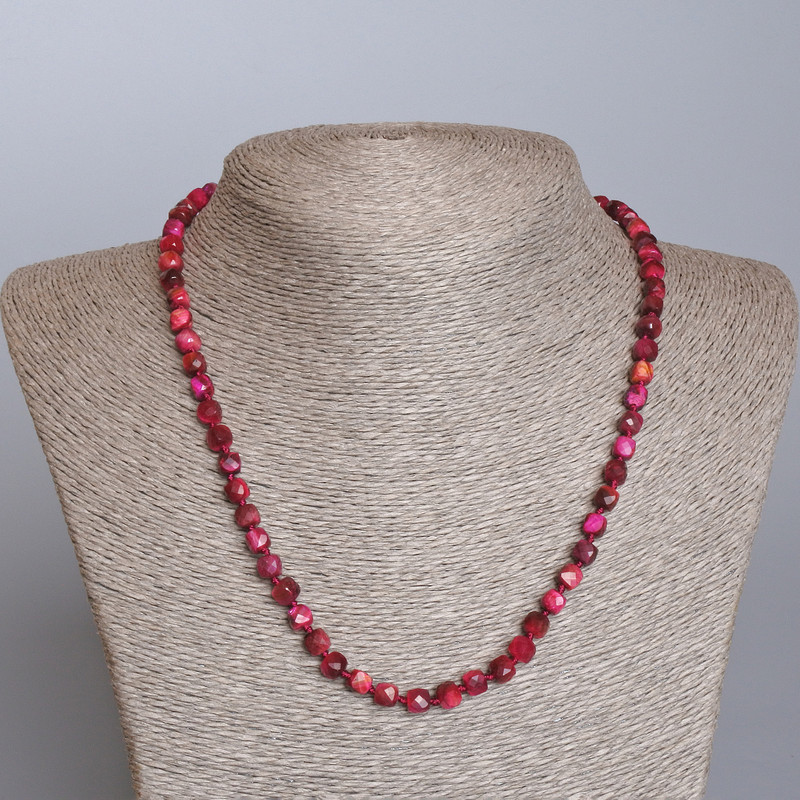 Malachite Cat's Eye Beaded Necklace? Wait: cat's eye is a gemstone; malinko—"Malinove" means raspberry/pink, 