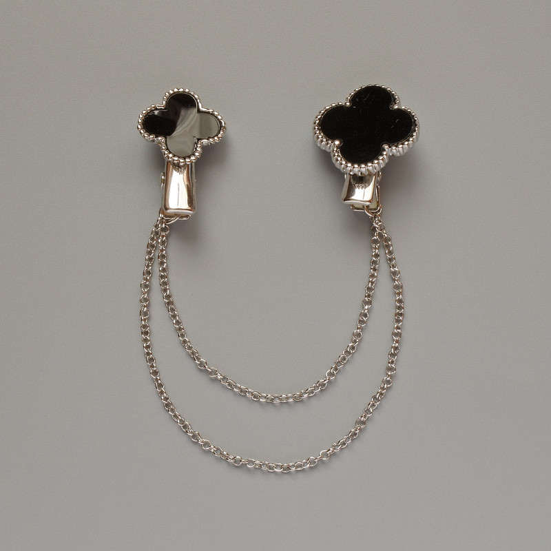 Brooch for cardigans Clover black plastic, silver metal 22x26mm, 18x27mm chain 10 cm