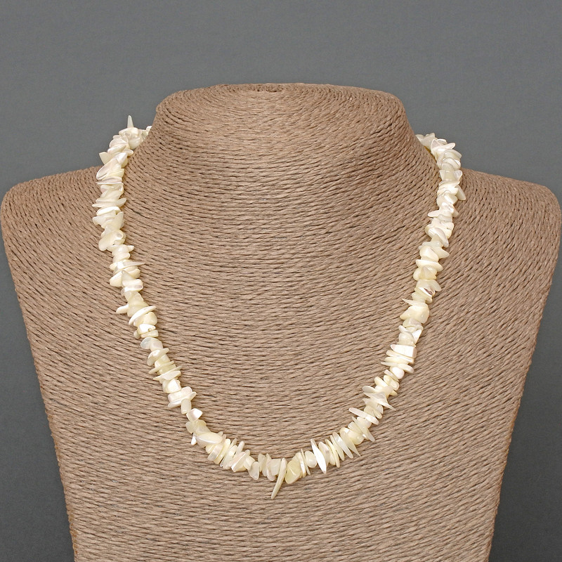 Necklace made of milky white mother-of-pearl, microchip size 8x2mm±, length 48cm±