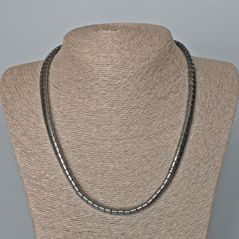 Hematite Necklace Zigzag, diameter 7.5x5 mm±, length 48 cm±