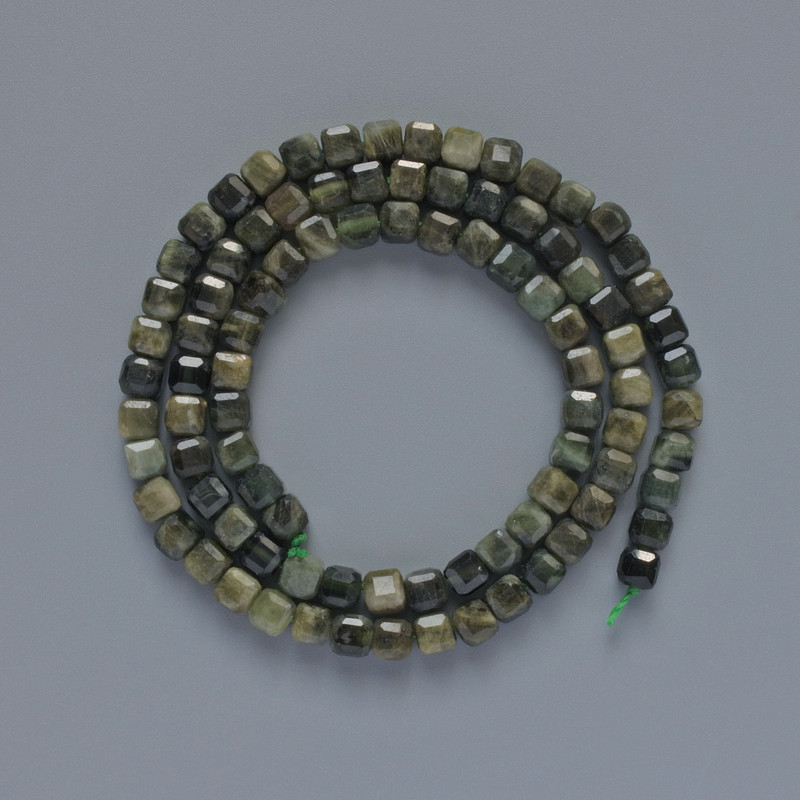 Green Tourmaline Beads, natural stone, faceted cube, diameter 4 mm±, thread length 39 cm±