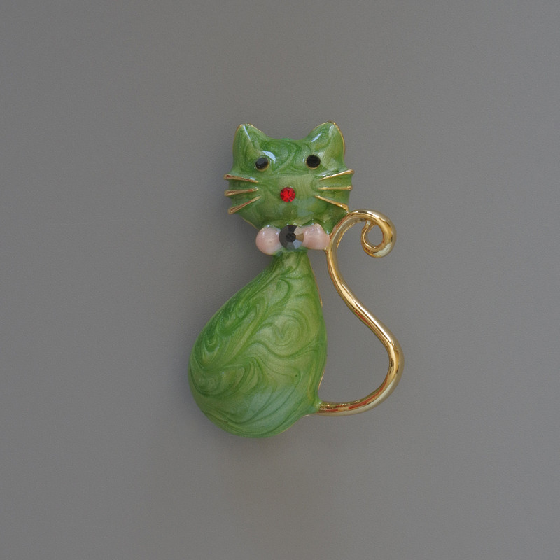 Brooch Pendant Cat green mother-of-pearl enamel with rhinestones, crystals, golden metal 25x39mm