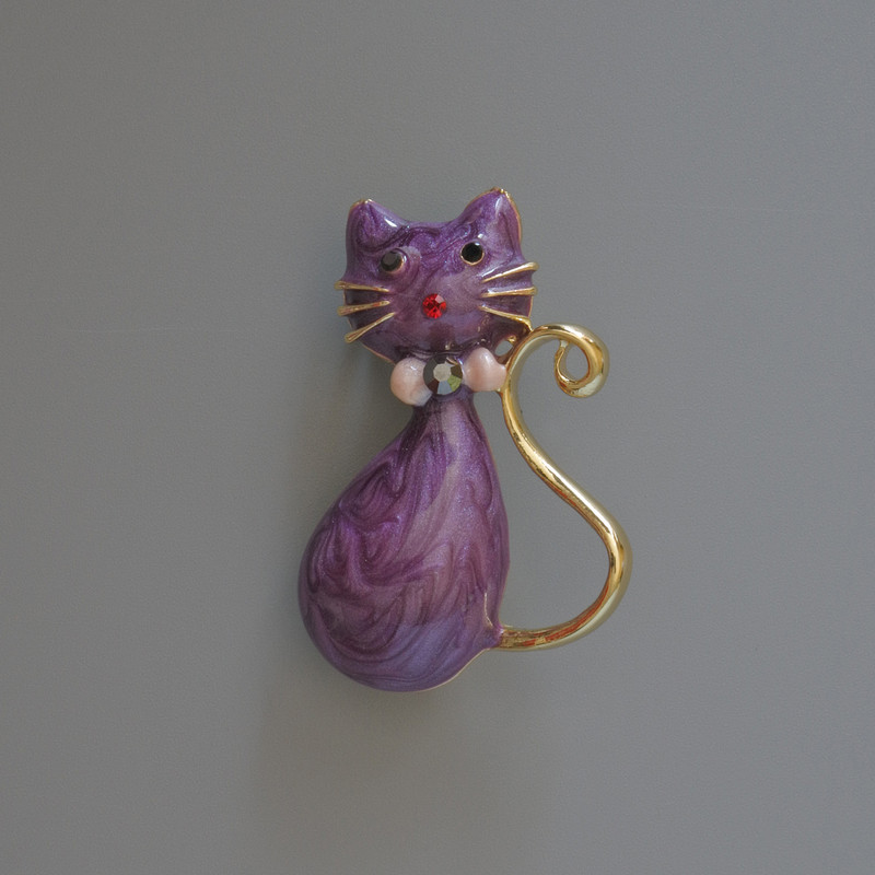 Brooch Pendant Cat Purple Pearlized Enamel with Rhinestones, Gold-Tone Metal 25x39mm