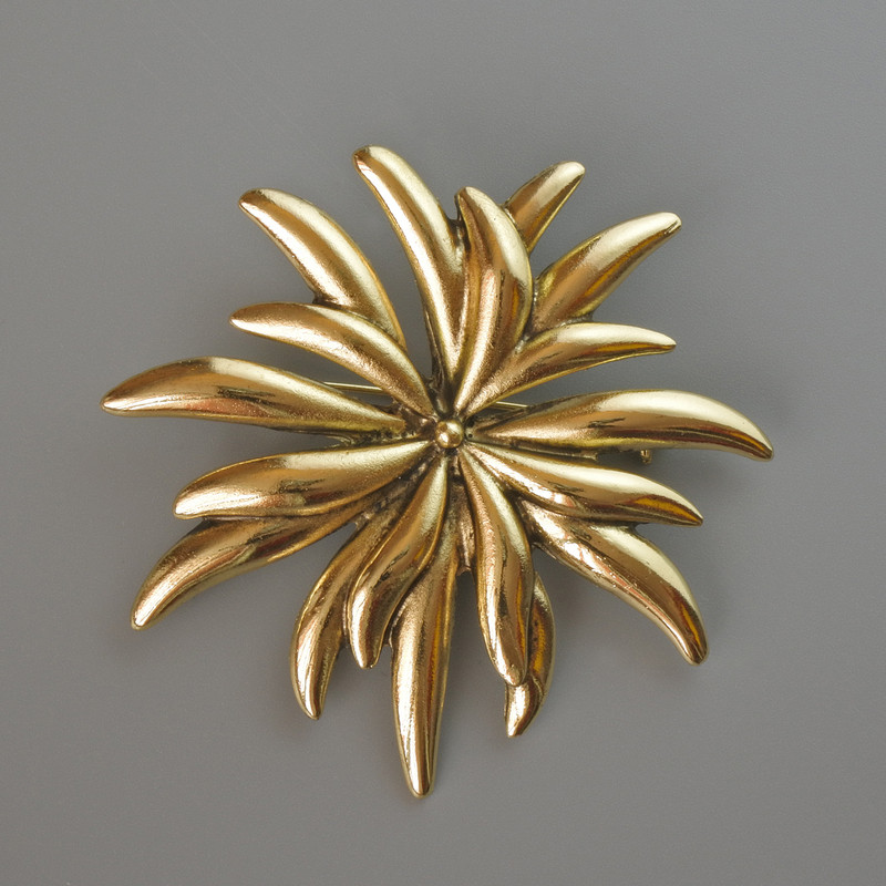 Brooch Pendant Chrysanthemum Flower Golden Metal 60x60mm