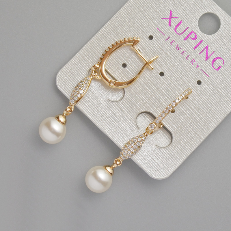Xuping Earrings with Mallorca pearls and white crystals, 8mm diameter +-, length 43mm+- 18K Gold Plating