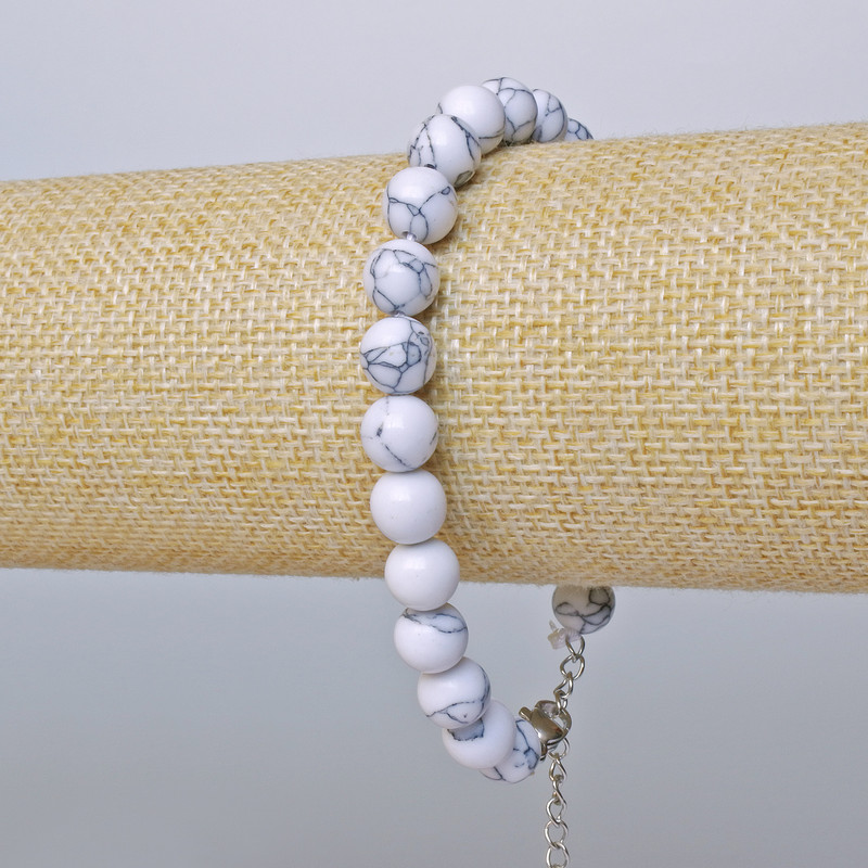 Howlite Bracelet (single) smooth beads, 8mm diameter + -, length 19-24cm + - (silver clasp)