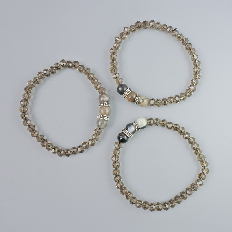 Bracelet of Czech crystal and assorted beads, diameter 6x4, 5mm, 8.5mm±, length 18 cm± (stretch) with metal inserts