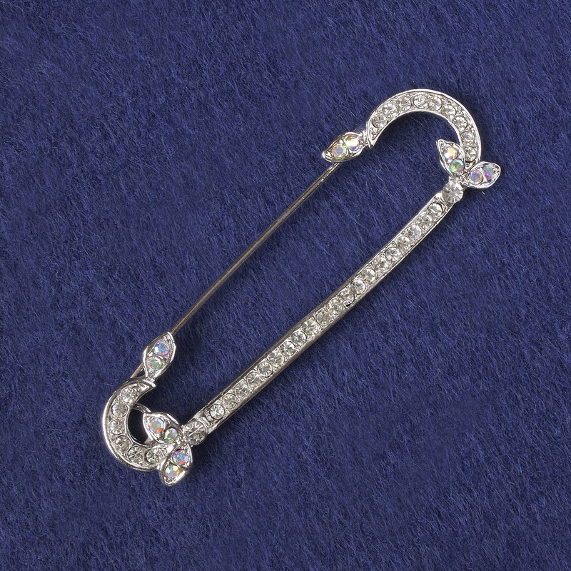 Brooch-pin with white crystals and pink chameleon, silver metal 69x19mm+