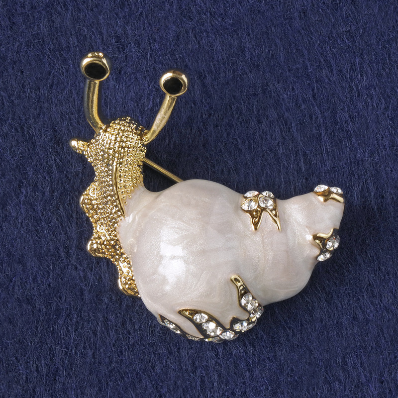 Brooch-Pendant Snail White Pearlized, White Crystals, Gold-Tone Metal 30x31mm+