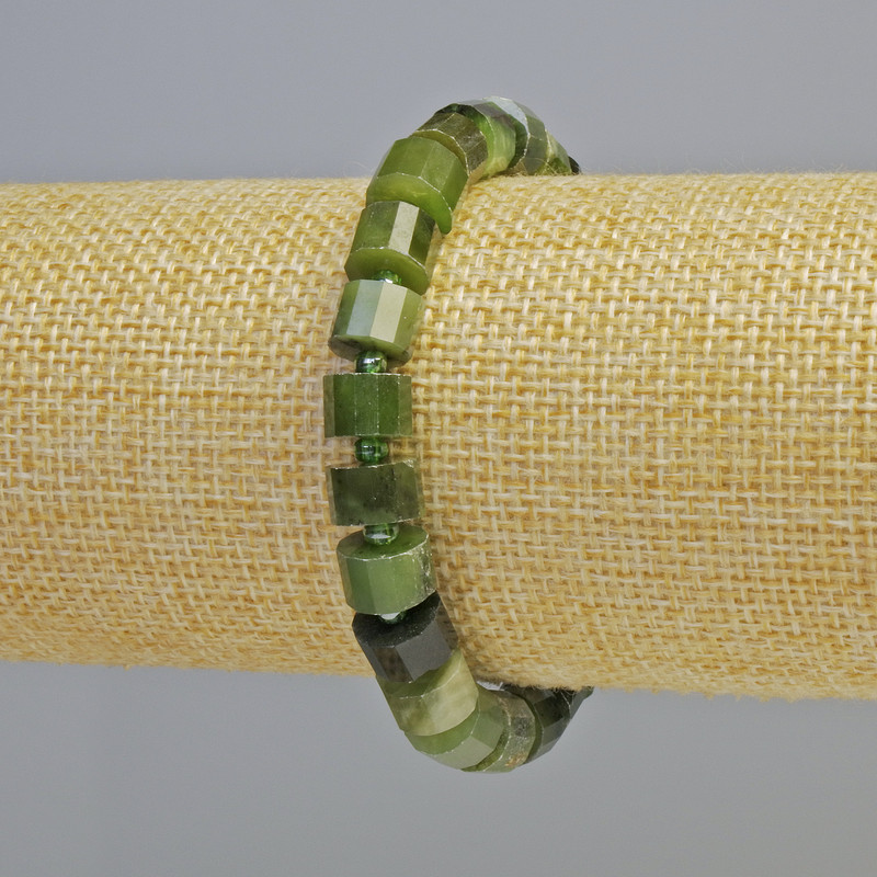 Bracelet Canadian Jadeite natural stone faceted disk diameter 8×6mm± (stretch) with seed beads