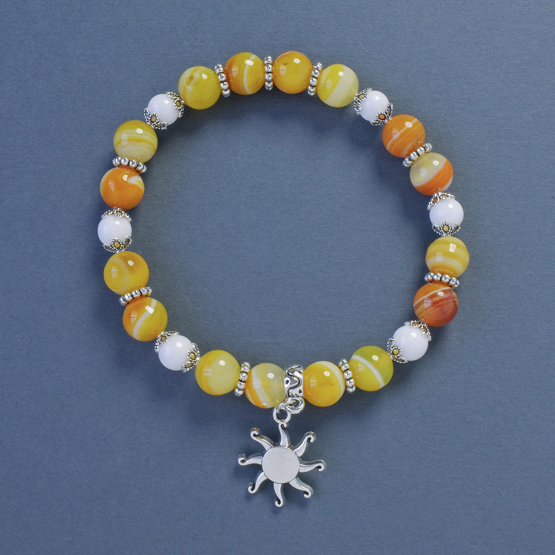 Bracelet with Yellow and White Agate, smooth beads 8mm ±, 6mm ±, length 18cm ±, stretch with Sun pendant