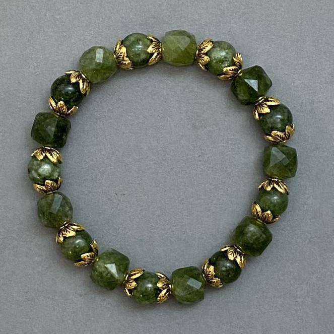 Jadeite Bracelet, cube and bead, cube diameter 8–9 mm, bead diameter 8 mm+, stretched with inserts