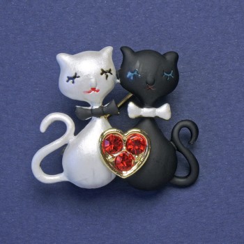 Brooch 'Lovers' Cats in Black and White Enamel with Red Crystals Gold Tone 28x33mm