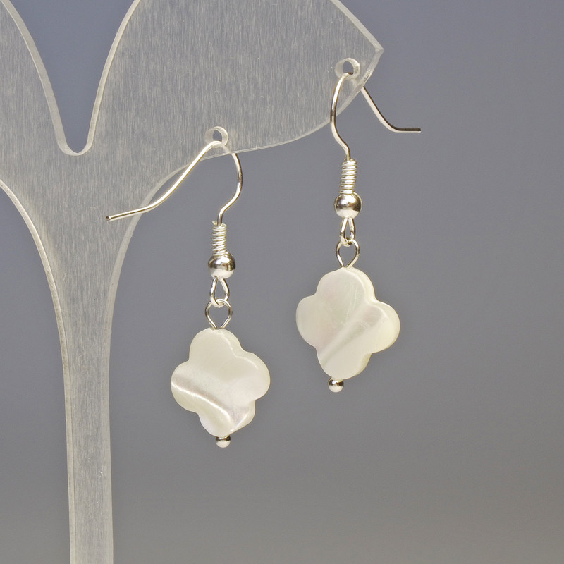 Earrings with Mother-of-P Pearl Four-leaf Clover, diameter 13x13mm±, length 3.3 cm