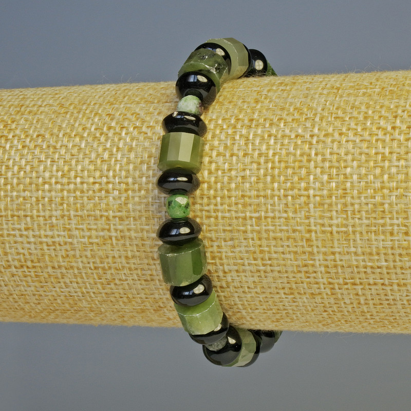 Jadeite Bead Bracelet with Faceted Jadeite, Seraphinite Cube, Agate Bead, 7.1 in (18 cm) Stretch