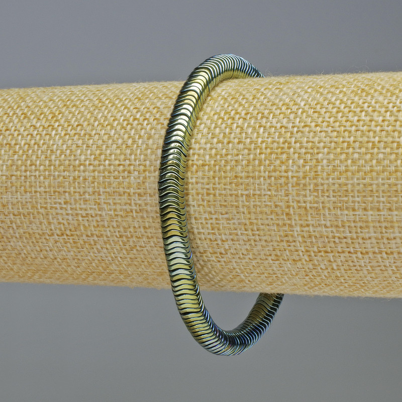Hematite Rondelle Wave Bracelet, chameleon green color, 6x1mm diameter, stretchy length 18cm