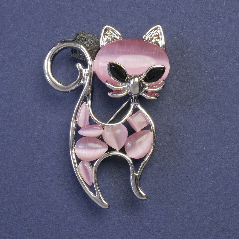 Brooch pendant "Cat" pinkCat's Eye color of metal silver 30x45mm+