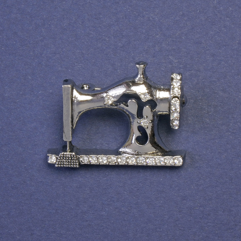 Brooch Sewing Machine with white crystals, metal color silver 21x29mm+
