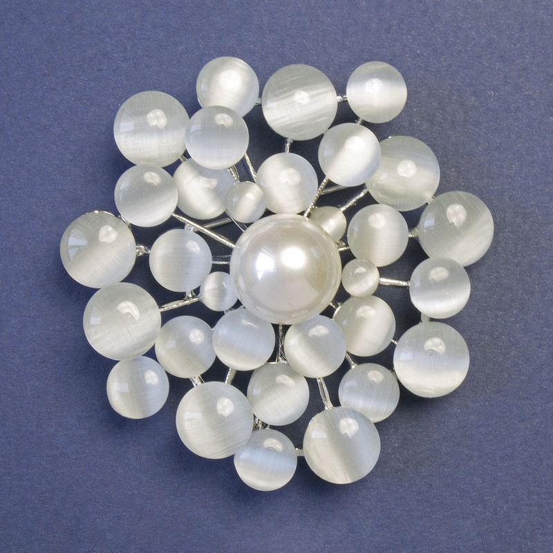 Brooch with a Cat's Eye stone (synthetic) and pearl (imitation) 55x55mm± silver metal