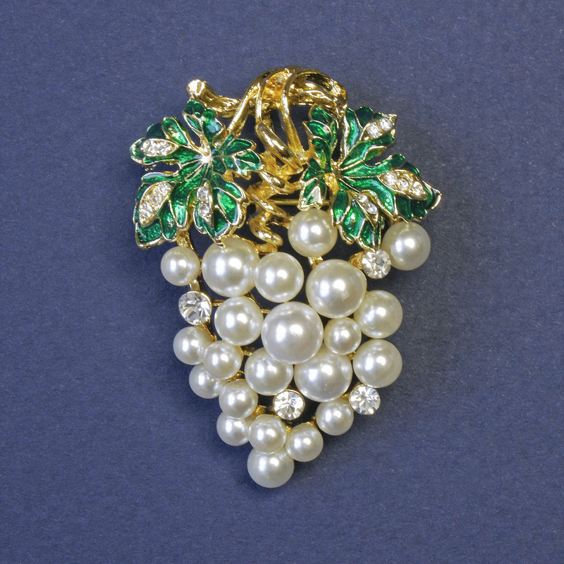 Brooch pendant Grapes of Vines with White Pearls 45x30mm± green enamel gold-tone metal