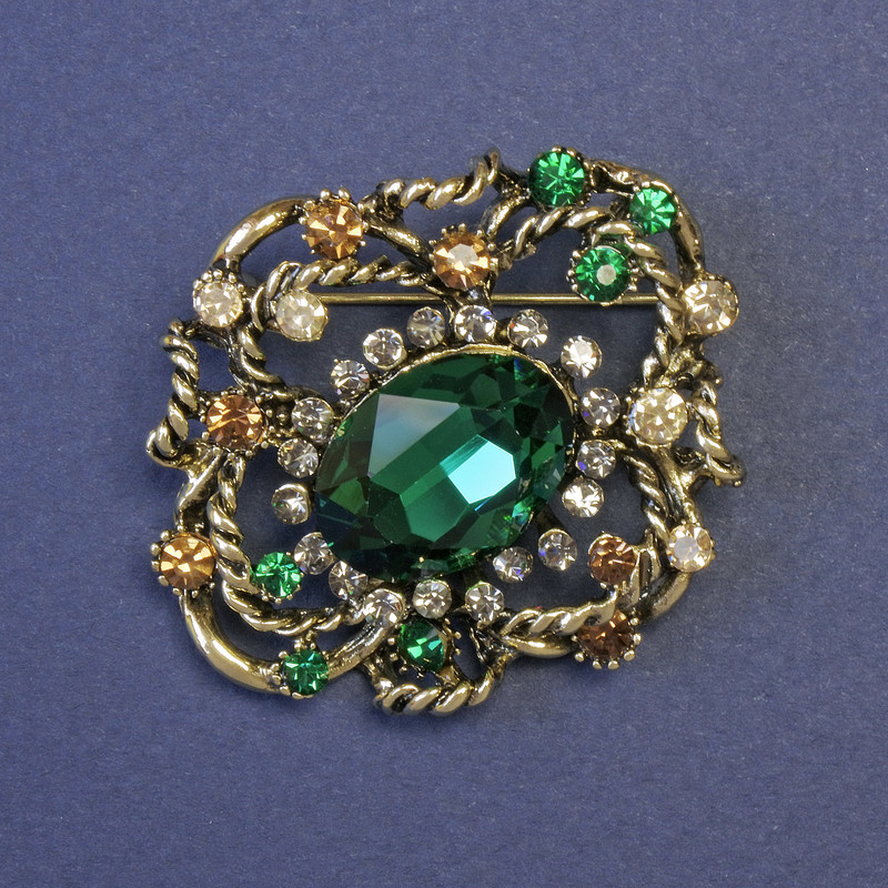 Brooch Accent with Large Green Crystal and Rhinestones 44×38mm± Gold-toned Metal