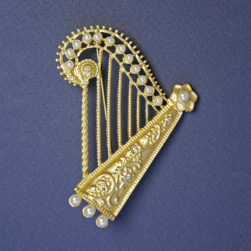Brooch Harp with White Pearls 65x53mm± Golden Metal