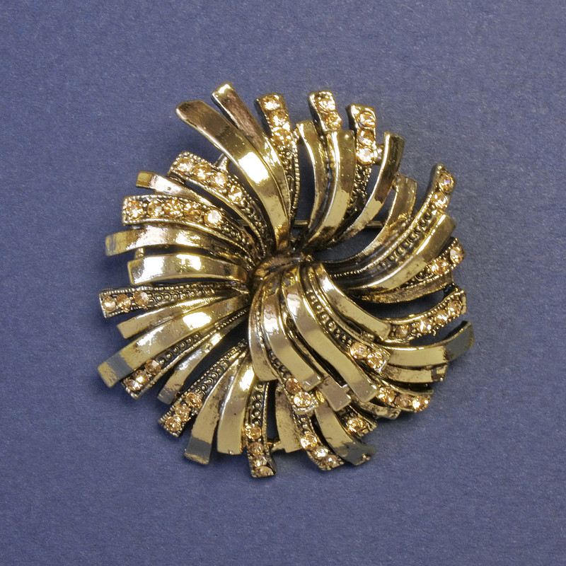 Brooch Flower with Yellow Rhinestones 39x42mm± Gold-toned Metal