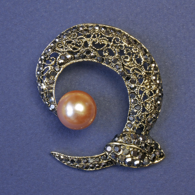 Brooch Accent with Brown Pearl and Gray Rhinestones 45x48mm+- Bronze Metal