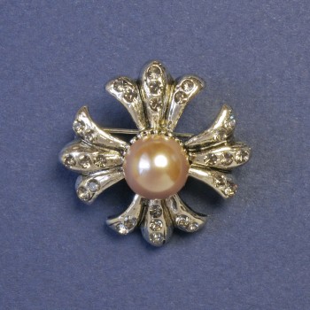 Accent Brooch with Pearl Maltese Cross 30x30mm+ silver metal