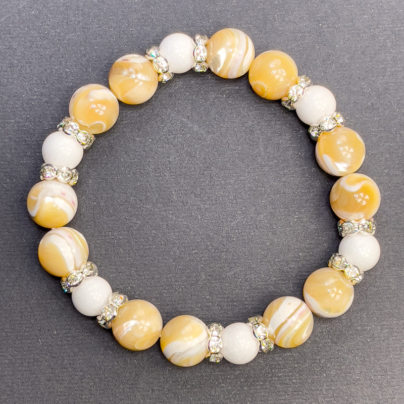 Bracelet with Mother-of-P pearl and Agate, diameter 10mm+-, and 8mm+- with filigree inserts, length 18cm+- stretch