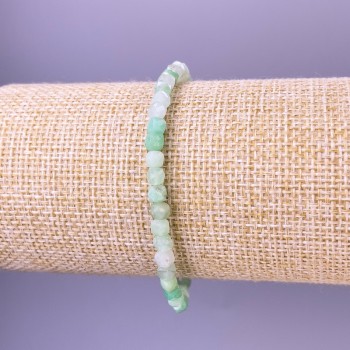 Emerald Bracelet Faceted Cube, 4x4 mm diameter, 18 cm length, stretch