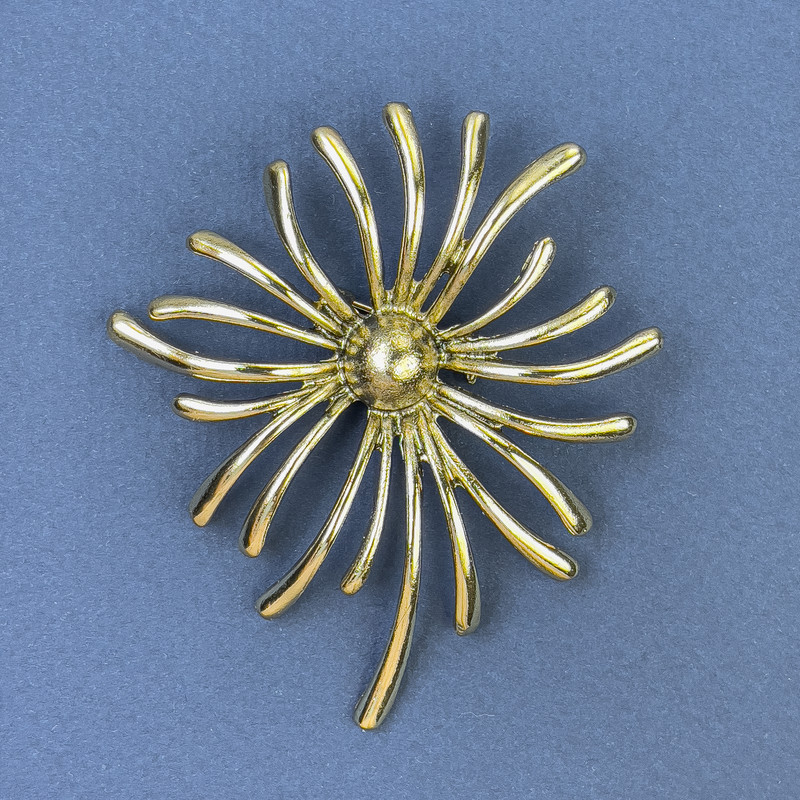 Brooch Chrysanthemum Flower Gold-tone Metal 61x71mm+