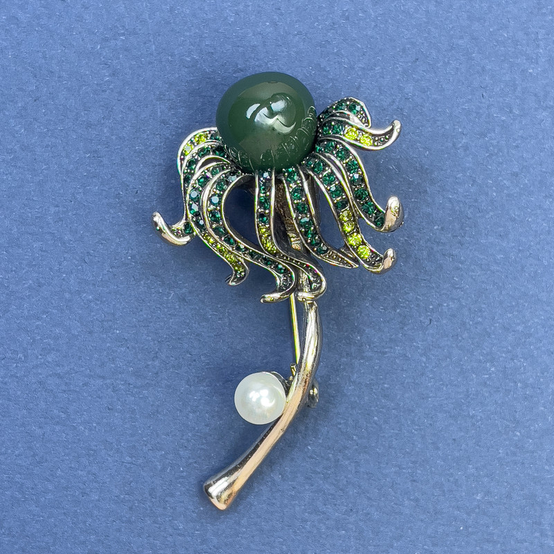 Brooch Flower with Pearl and Green Rhinestones Green Center Golden Metal 30x56mm+