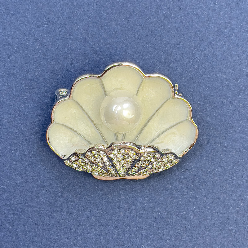 Brooch Shell with Pearl and White Crystals Silver Metal 34x29mm+