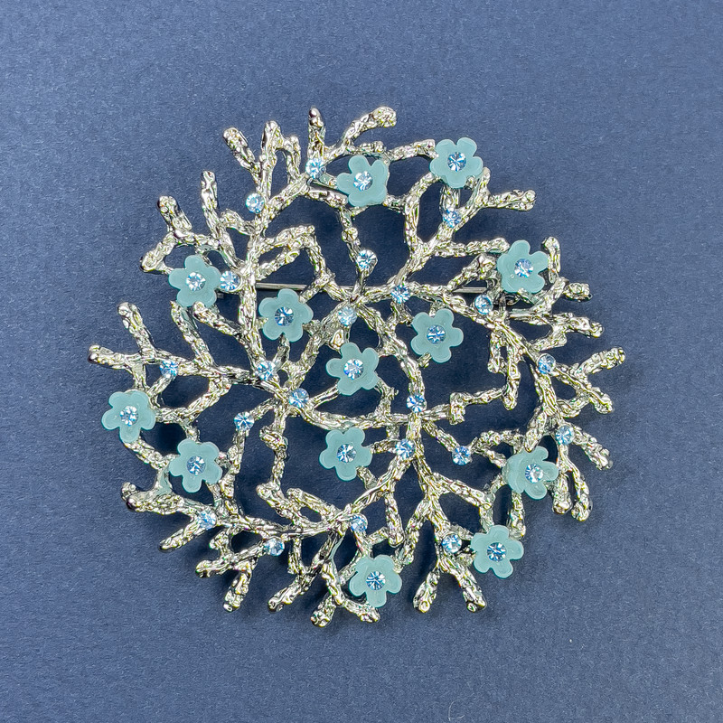 Brooch pendant branch with blue flowers and blue rhinestones, silver metal, diameter 60mm+