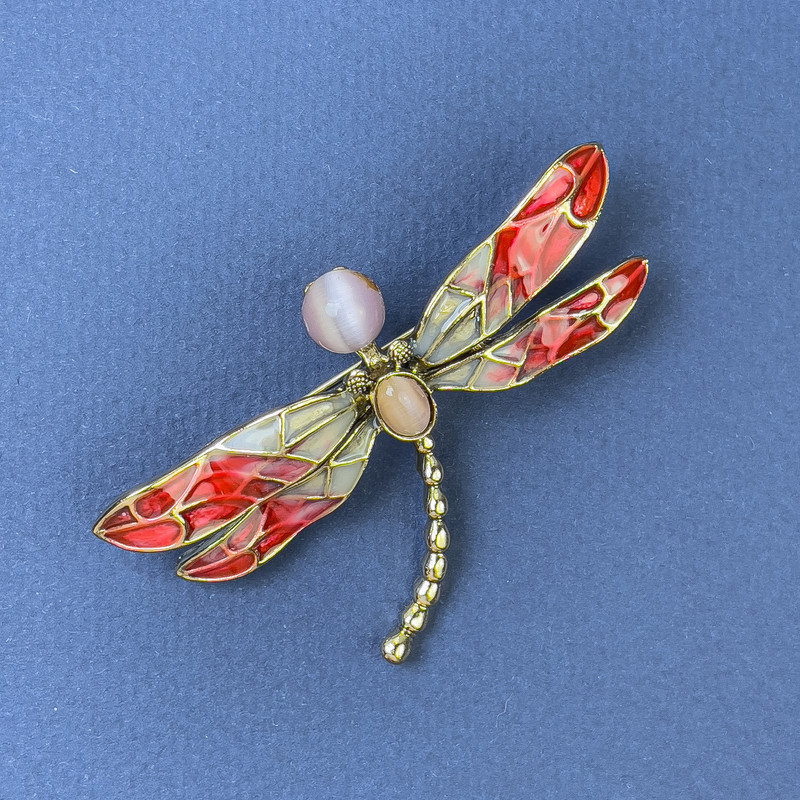 Brooch 'Butterfly' with pink cat's eye enamelled in golden metal, diameter 61mm±, length 40mm±