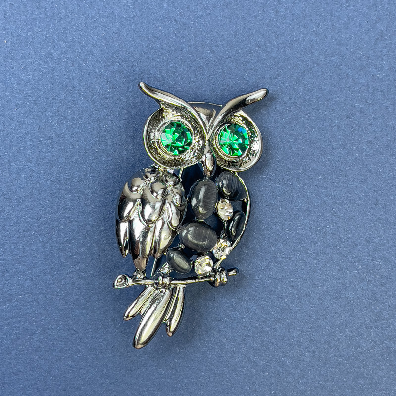 Brooch Cat's Eye green and gray rhinestones color gray-silver metal, diameter 27mm±, length 50mm±