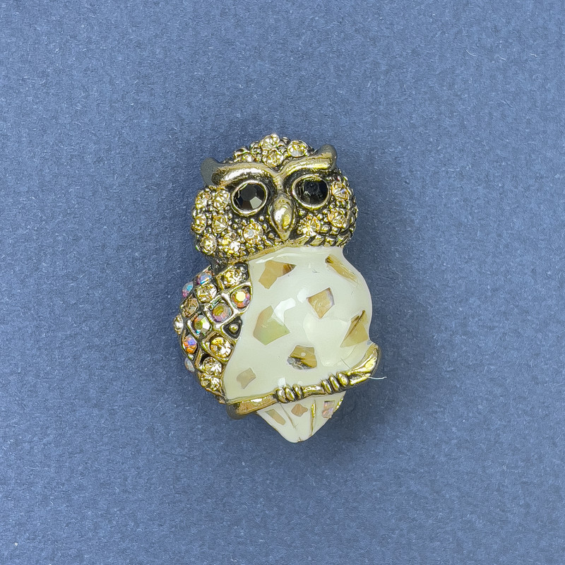 Brooch Pendant Owl Chalcedony rainbow crystals golden metal, diameter 20mm±, length 30mm±
