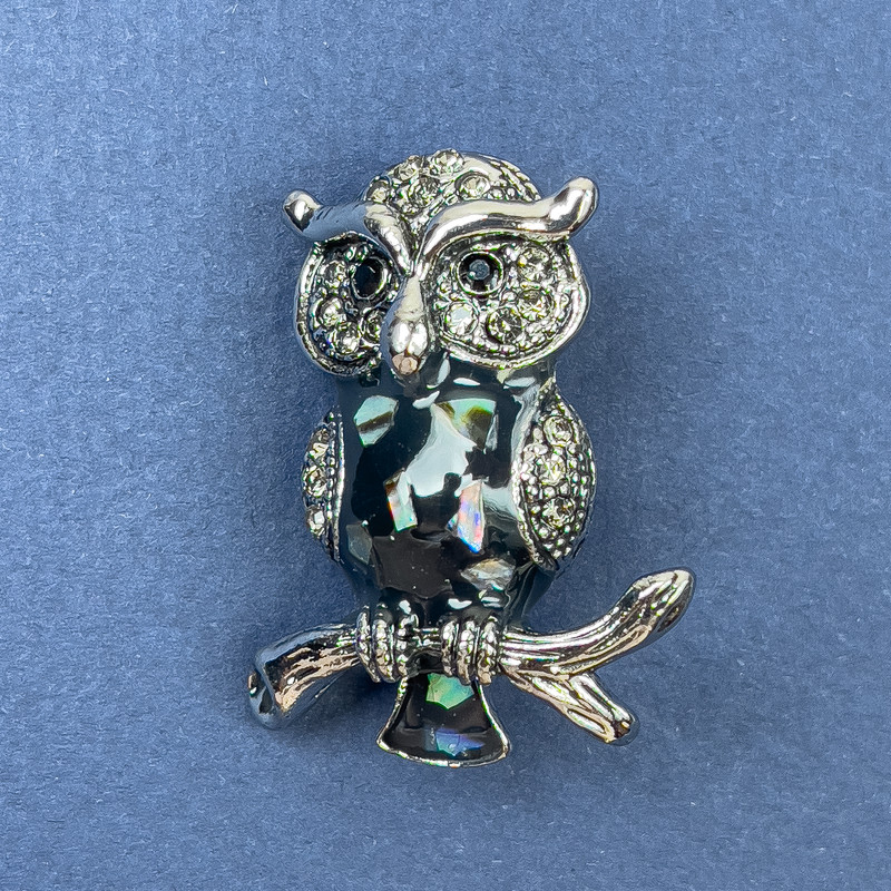 Brooch Owl Halotite with Pearl and Crystals, silver metal, diameter 26mm±, length 33mm±