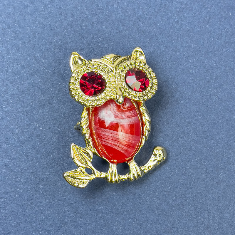 Brooch Pendant Owl with Red Rhinestones and Gold-Tone Metal, diameter 25mm±, length 34mm±