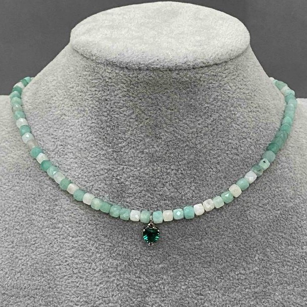 Emerald Natural Stone Bead Cube Cut Choker, 4mm± Diameter, Green Crystal Pendant with Gold Tone Metal, 36-41cm+