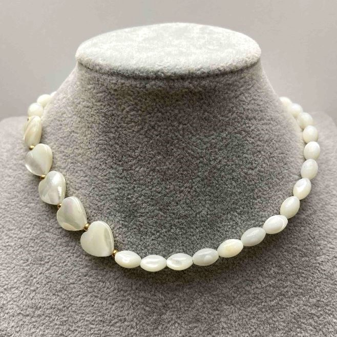 Choker Pearl Beads, 5.5x9mm+- heart 12x12x4mm+ golden metal, length 35-40cm+- with extension chain