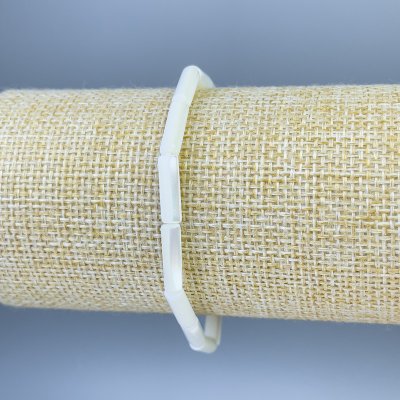 Bracelet Mother-of-Pewter? Wait: actually pearl?
