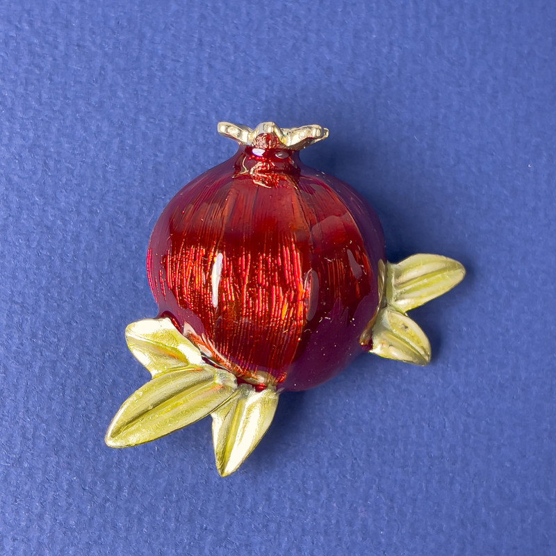 Brooch Garnet red and golden enamel 38x37mm± golden metal