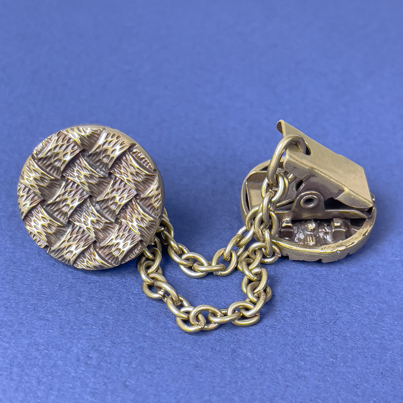 Brooch for cardigans in bronze metal color, 20mm± decorative diameter, chain length 9cm+