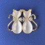 Brooch 'Cats' with White Cat's Eye and Clear Crystals, Gold-toned Metal, 31×38 mm