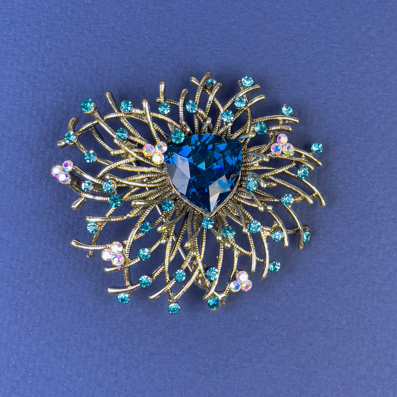 Brooch Accent with blue crystals and blue crystal on bronze-gold metal, diameter 55mm +