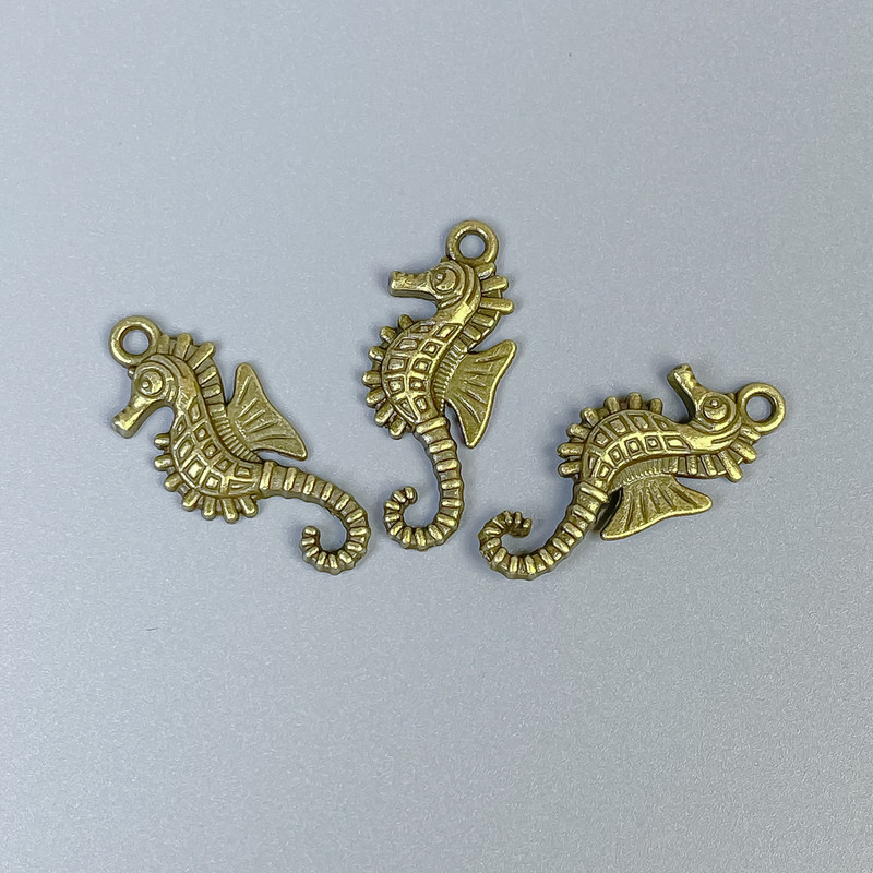 Pendant Finding Sea Horse in Bronze Metal Color, size 29x12x2mm±, hole diameter 2mm±, packaging 11 pcs