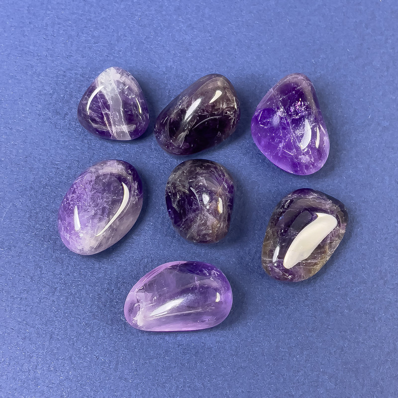Amethyst tumbled natural souvenir stone ~ sizes 10x15-15x25mm (+-) ~ weight 2-5g. +- /piece. (price per 100 g)