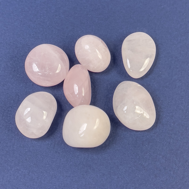 Souvenir Natural Stone Pink Quartz Tumble (grit) ~ sizes 13x18-20x18mm (+-) ~ weight 4-8g. +- /pc. (price per 100g)